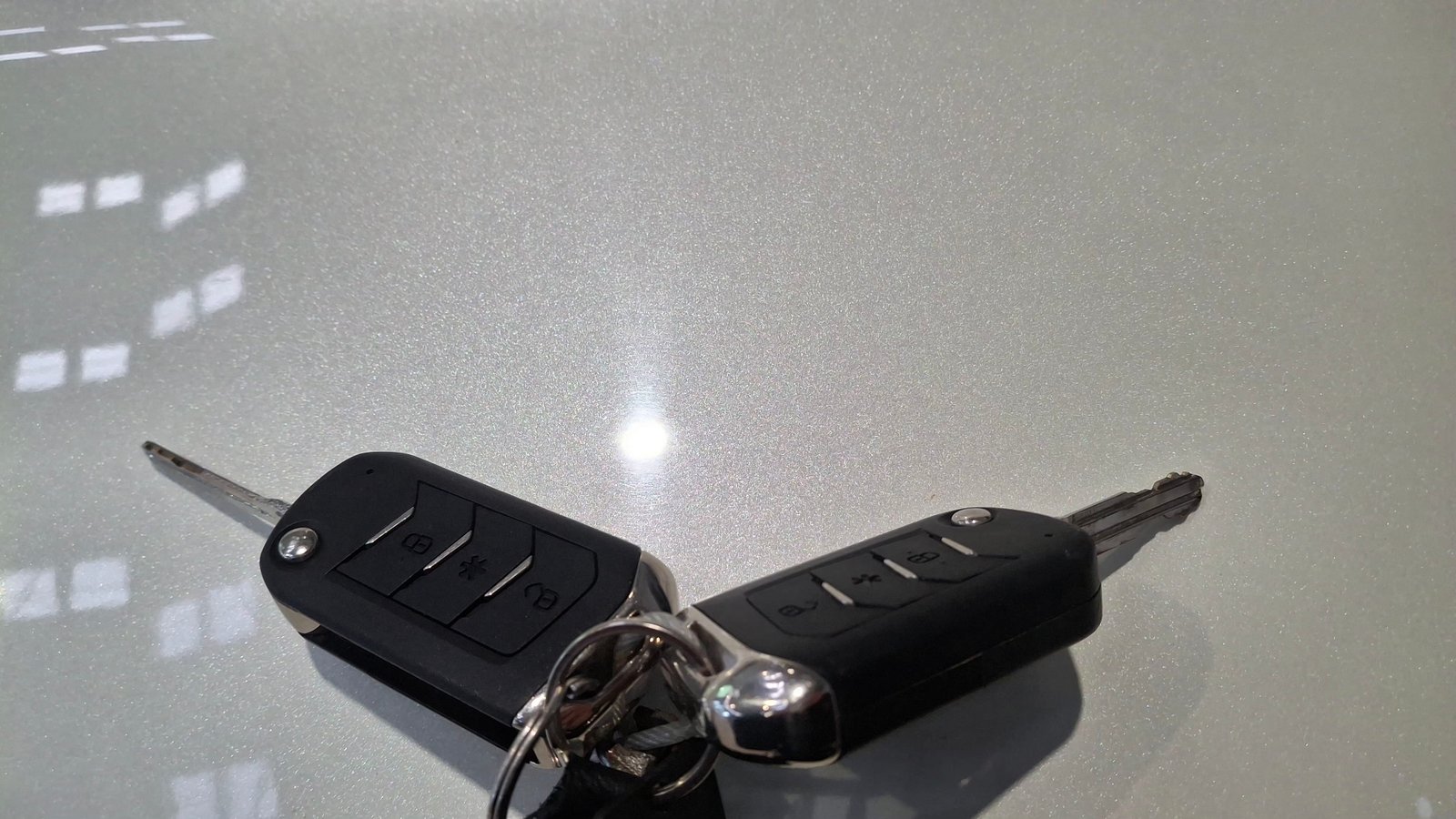 Mahindra Kuv 100 2021 - Imagen 15 de 15
