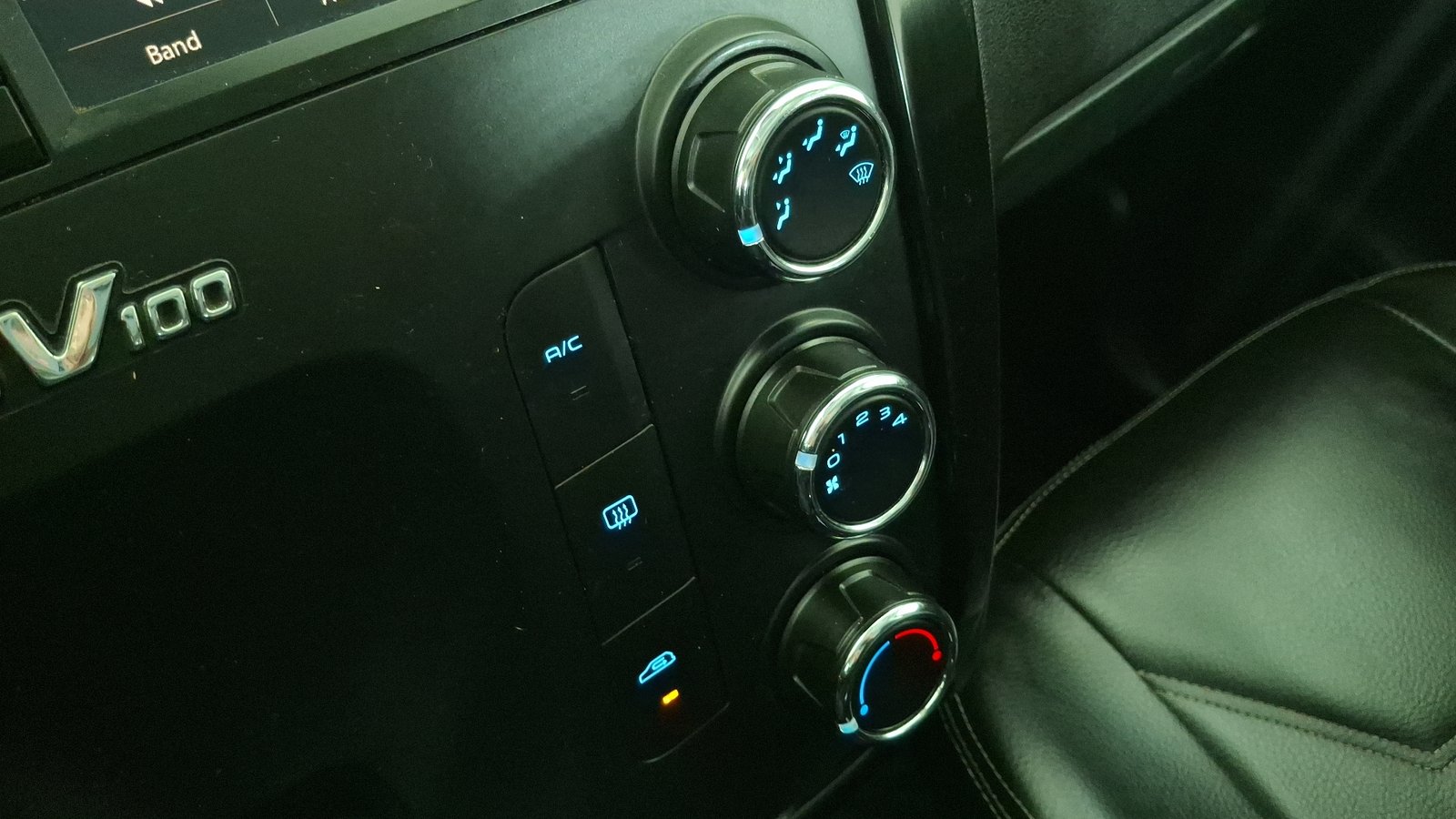 Mahindra Kuv 100 2021 - Imagen 14 de 15