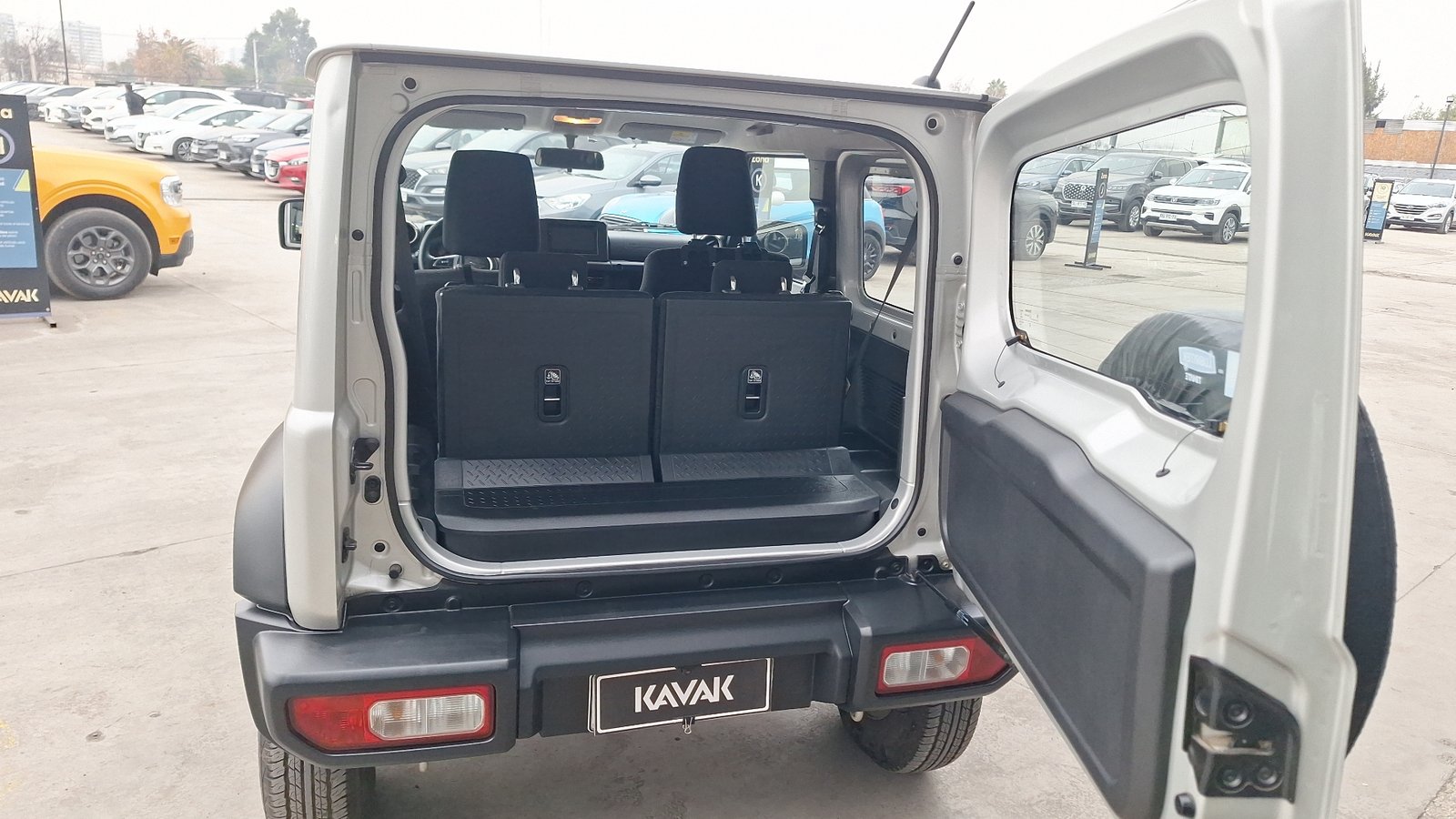 Suzuki Jimny 2023 - Foto 4 de 8