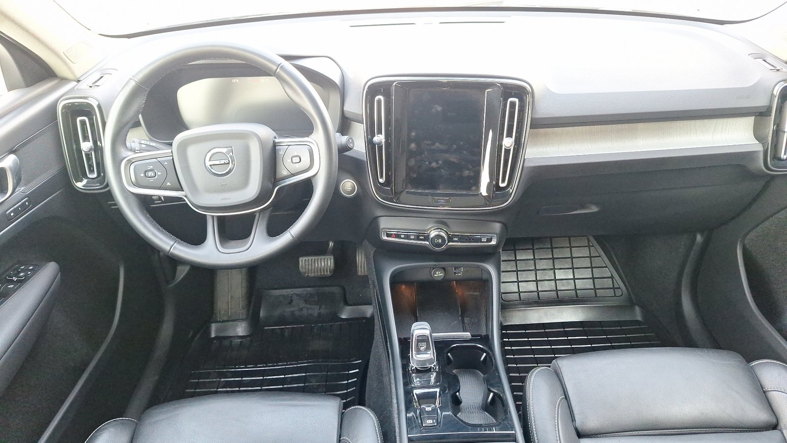 Volvo XC40 2022 - Imagen 6 de 16