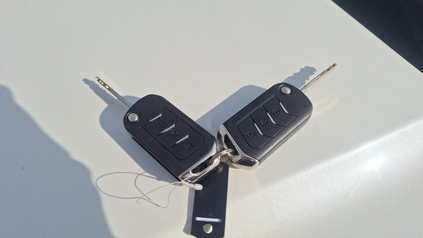 Mahindra Kuv 100 2022 - Imagen 7 de 14