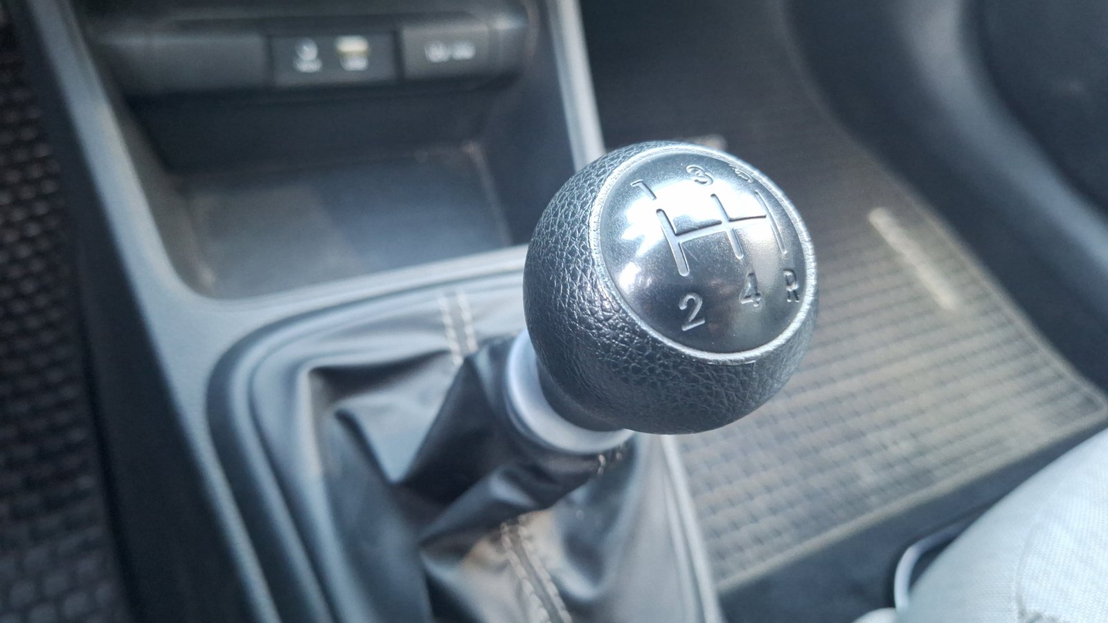Kia Soluto 2024 - Imagen 11 de 15