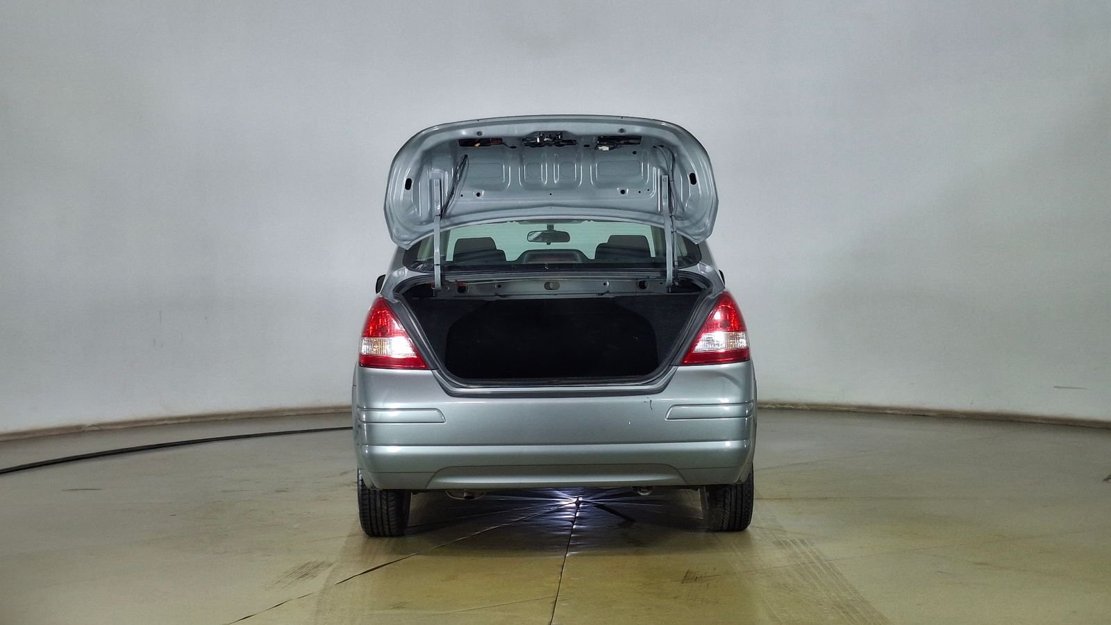 Nissan Tiida 2013 - Imagen 6 de 16