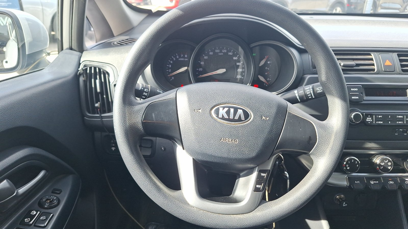 Kia RIO 4 2015 - Imagen 8 de 14