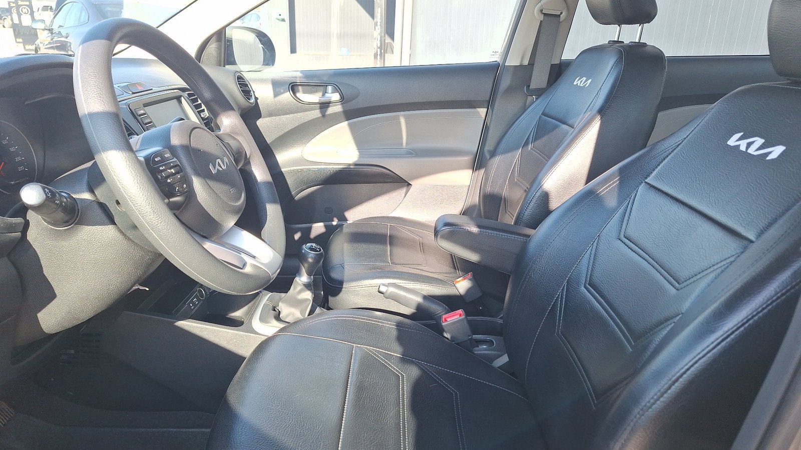 Kia Soluto 2024 - Imagen 15 de 16