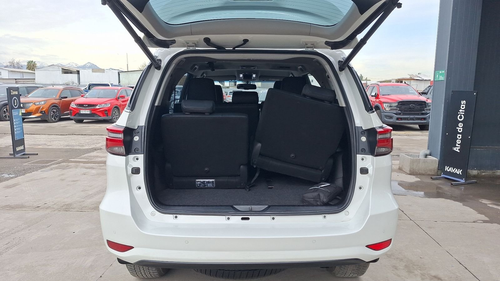 Toyota Fortuner 2023 - Imagen 4 de 16