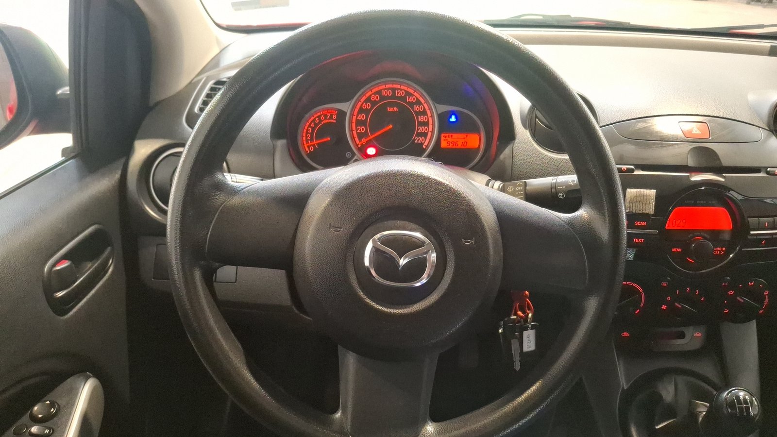 Mazda Mazda 2 2015 - Imagen 8 de 15
