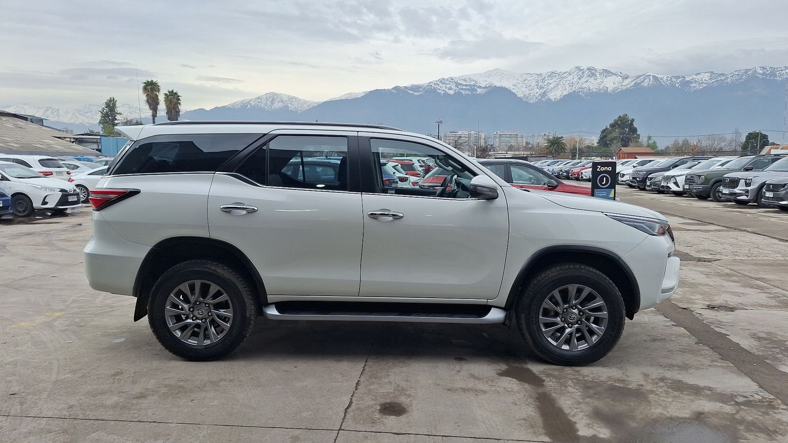 Toyota Fortuner 2023 - Imagen 5 de 16