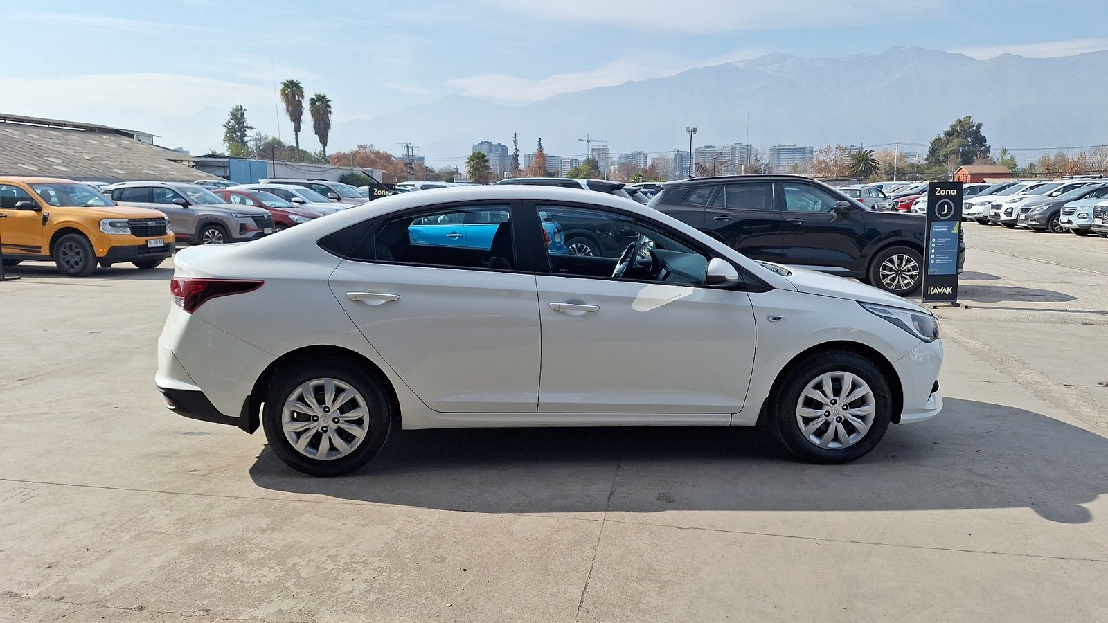 Hyundai Accent 2023 - Foto 5 de 15