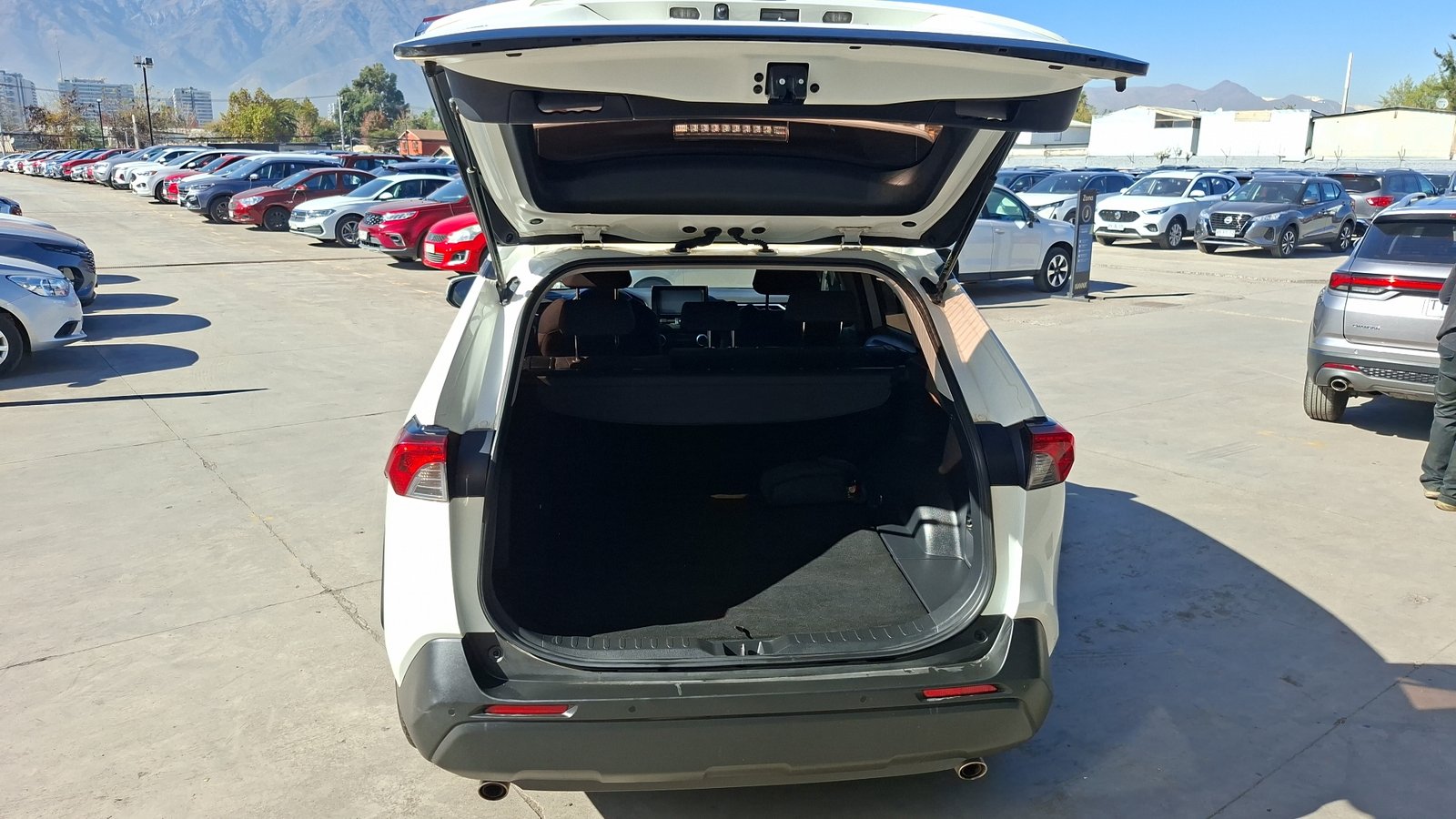 Toyota RAV4 2020 - Imagen 4 de 15