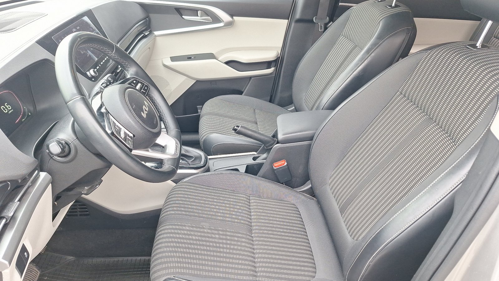 Kia Carens 2023 - Imagen 15 de 16