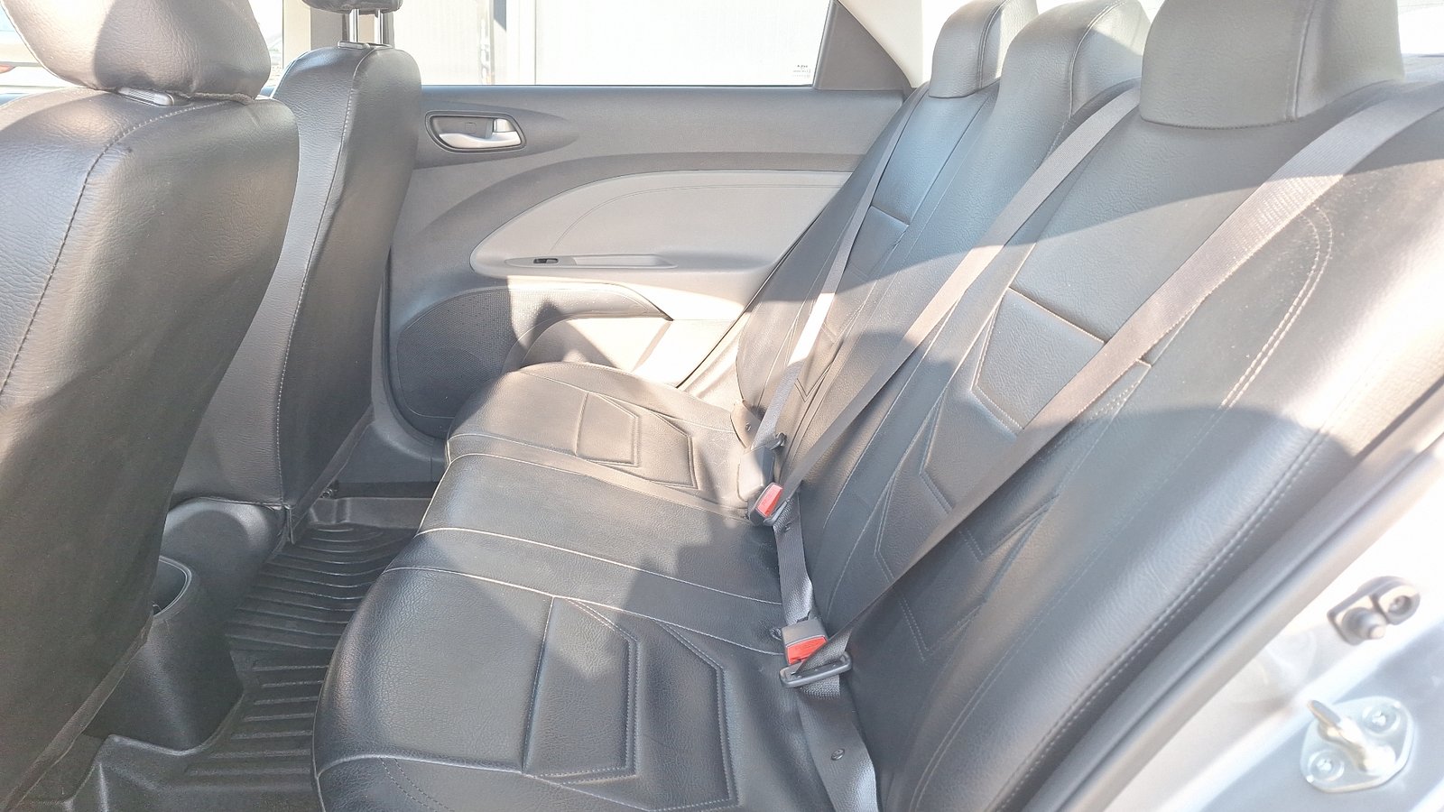Kia Soluto 2024 - Imagen 14 de 16