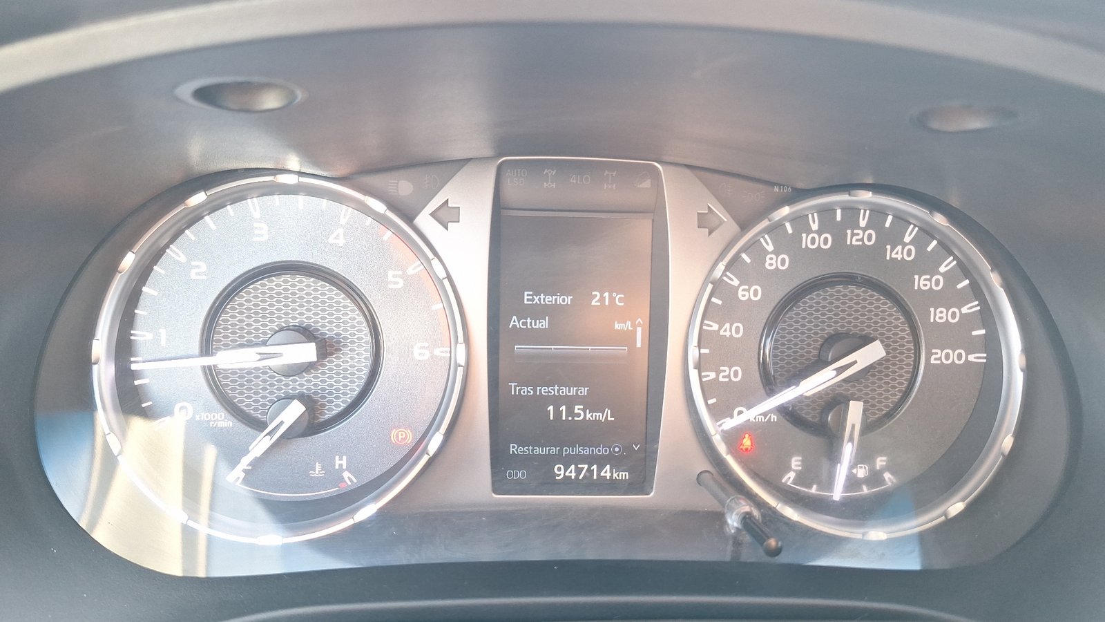 Toyota Hilux 2022 - Imagen 8 de 14
