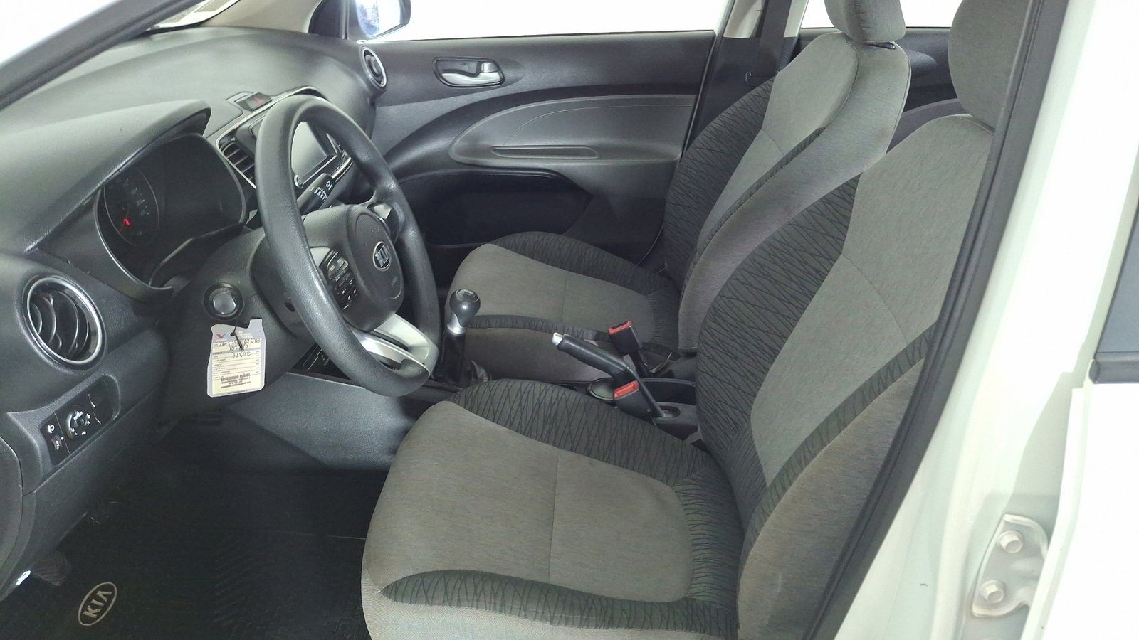 Kia Soluto 2021 - Imagen 13 de 16