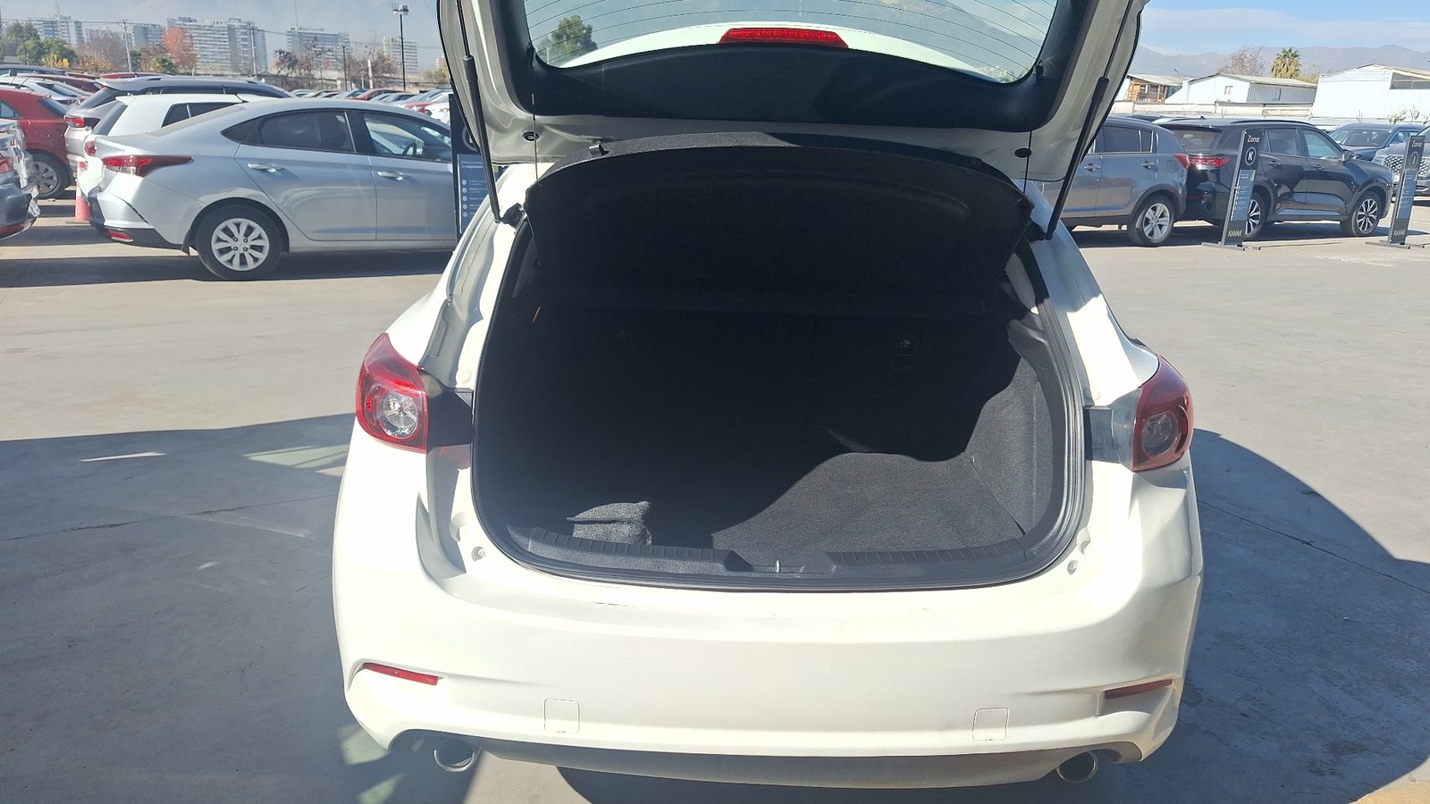 Mazda Mazda 3 2020 - Imagen 4 de 15
