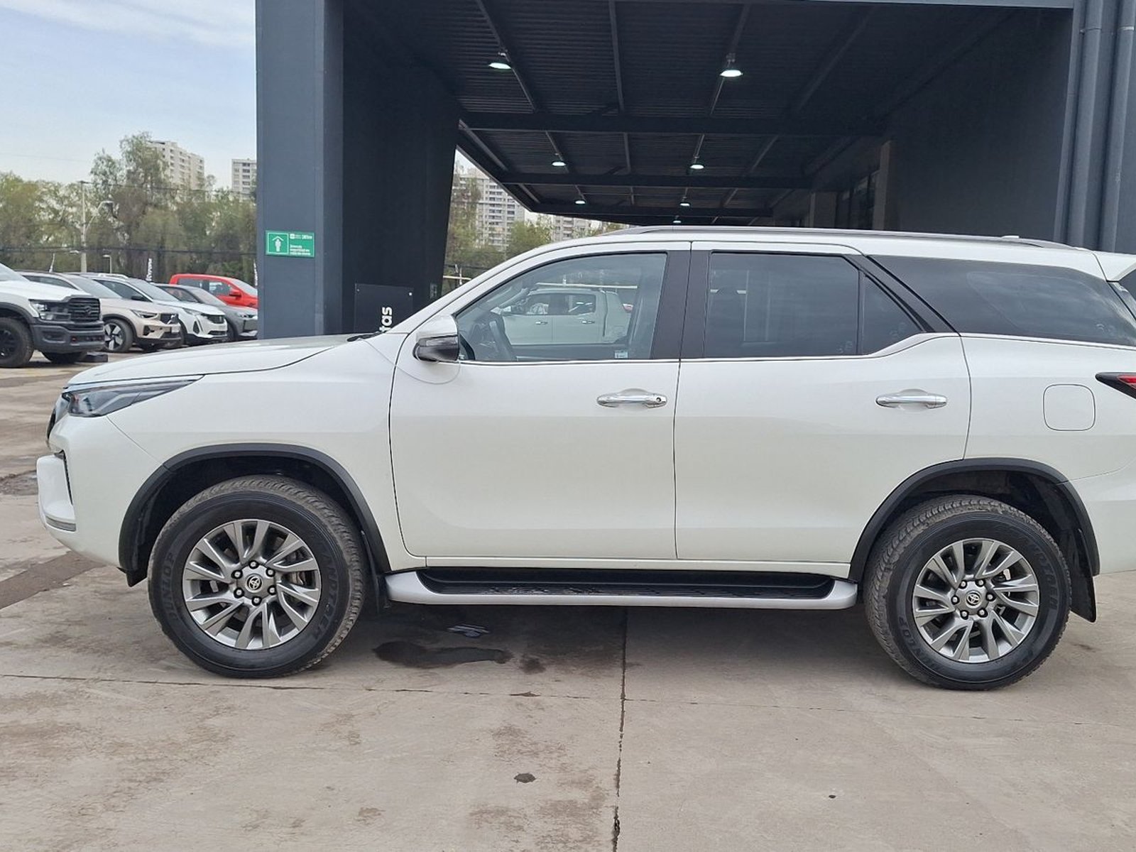 Toyota Fortuner 2023 - Foto 2 de 16
