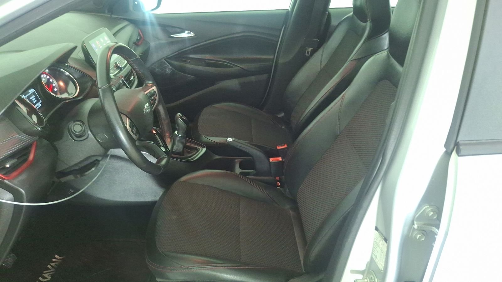 Chevrolet Onix 2021 - Imagen 13 de 15