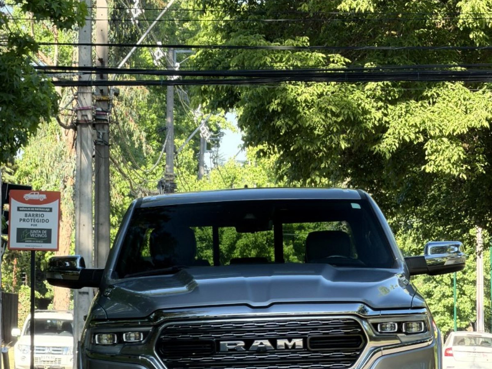 RAM 1500 LIMITED Patente 6 ; ;• ; ;PLATEADO 2023 - Foto 2 de 10