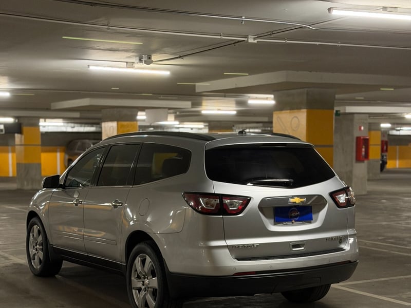 Chevrolet TRAVERSE LT AWD ; ;• ; ;Patente 0 ; ;• ; ;GRIS 2016 - Imagen 8 de 9