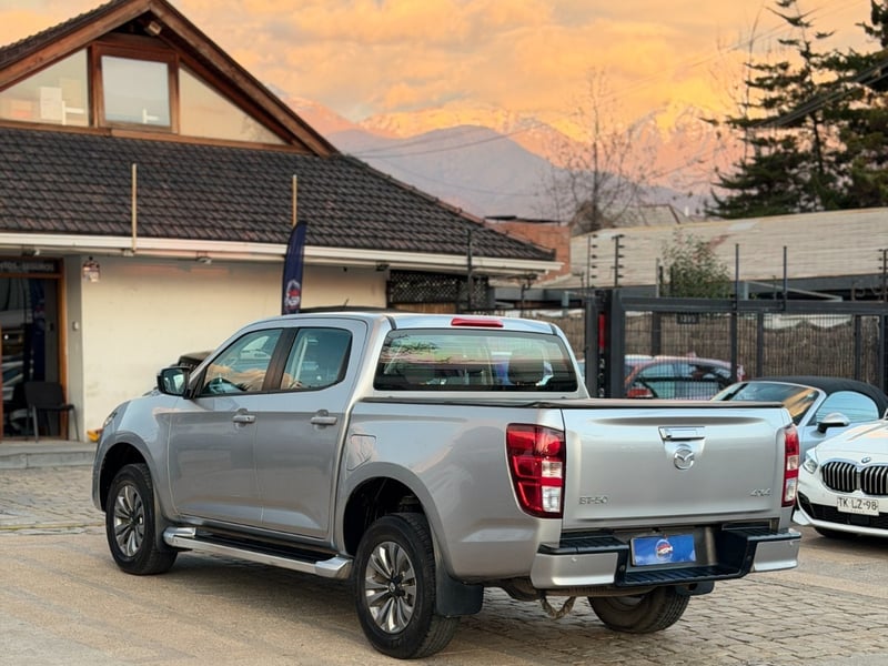 Mazda BT-50 3.0 4X4 ; ;• ; ;Patente 3 ; ;• ; ;GRIS 2023 - Imagen 4 de 10