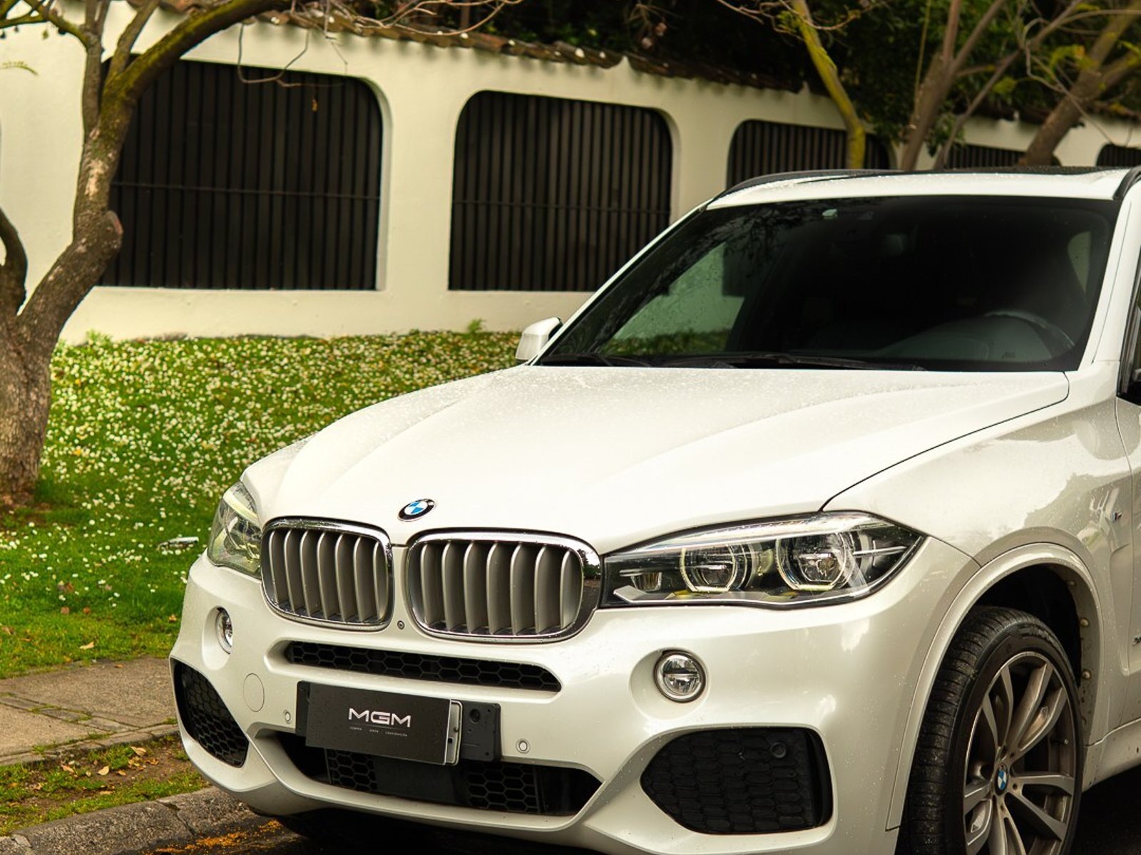 BMW X5 4.4 X-DRIVE 50I M ¡Recién Llegado! ; ;• ; ; ; ;• ; ;Patente 1 ; ;• ; ;BLANCO 2016 - Foto 4 de 10