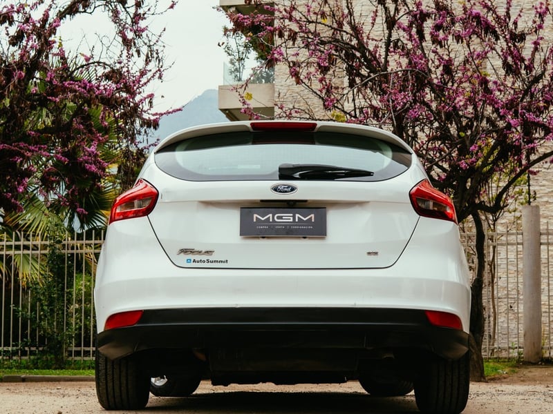 Ford FOCUS 2.0 SE 4X2 HB AT ¡Recién Llegado! ; ;• ; ; ; ;• ; ;Patente 3 ; ;• ; ;BLANCO 2018 - Imagen 7 de 10