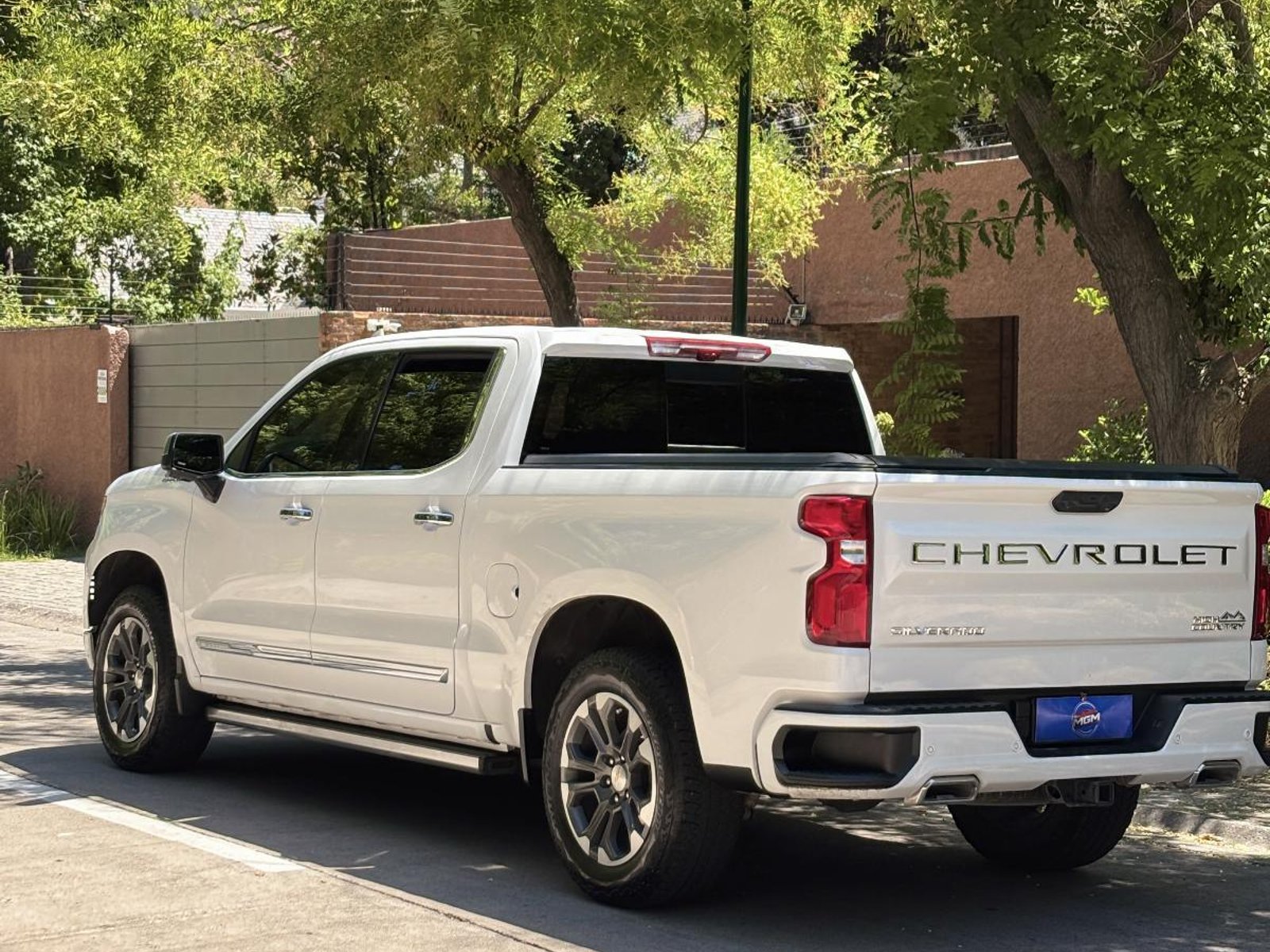 Chevrolet SILVERADO 3.0TD HIGH COUNTRY AUT ; ;• ; ; ; ;• ; ;BLANCO PERLA 2025 - Foto 4 de 10