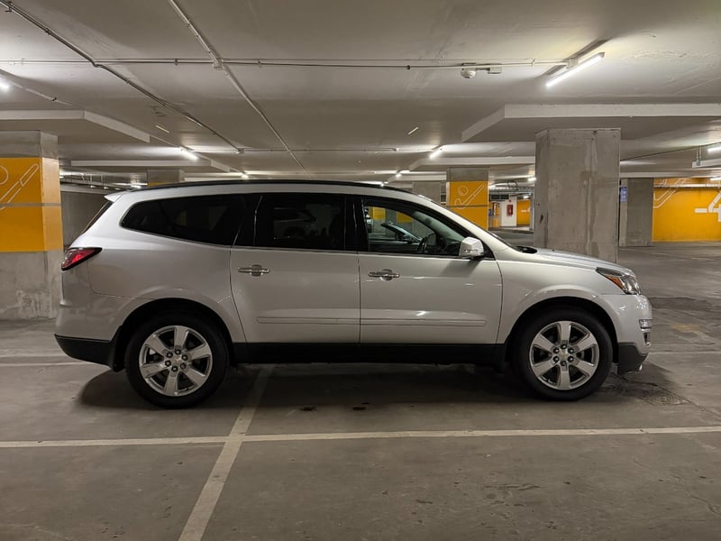 Chevrolet TRAVERSE LT AWD ; ;• ; ;Patente 0 ; ;• ; ;GRIS 2016 - Imagen 4 de 9