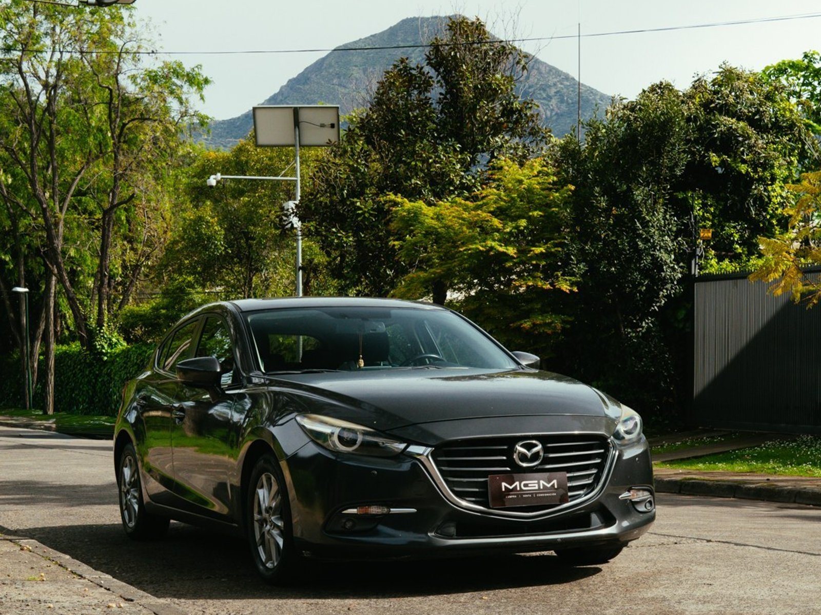 Mazda 3 SPORT 2.0 AT ¡Recién Llegado! ; ;• ; ; ; ;• ; ;Patente 8 ; ;• ; ;NEGRO 2017 - Foto 3 de 10