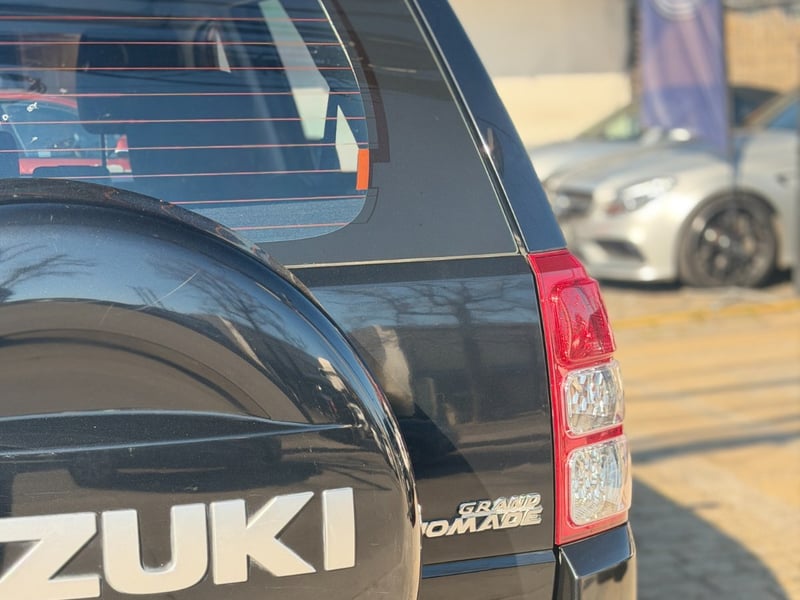 Suzuki GRAND NOMADE GLX 2.4 Patente 7 ; ;• ; ;NEGRO 2017 - Imagen 10 de 10