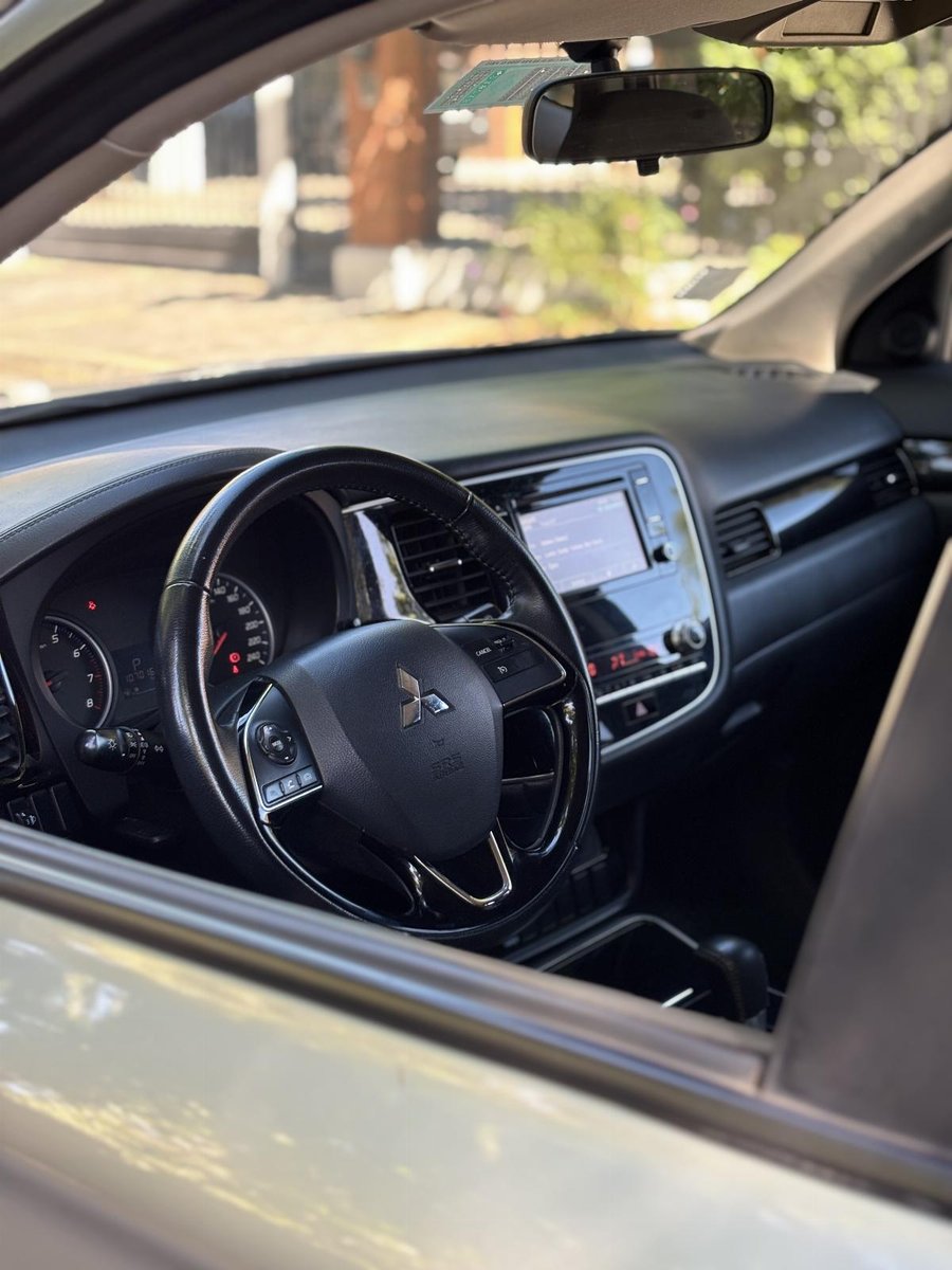 MITSUBISHI OUTLANDER CVT 2.0 AUT 2021 - Imagen 6 de 9