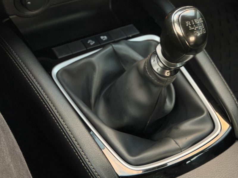 Mazda BT-50 3.0 4X4 ; ;• ; ;Patente 3 ; ;• ; ;GRIS 2023 - Imagen 10 de 10