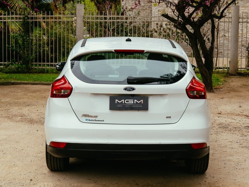 Ford FOCUS 2.0 SE 4X2 HB AT ¡Recién Llegado! ; ;• ; ; ; ;• ; ;Patente 3 ; ;• ; ;BLANCO 2018 - Imagen 6 de 10