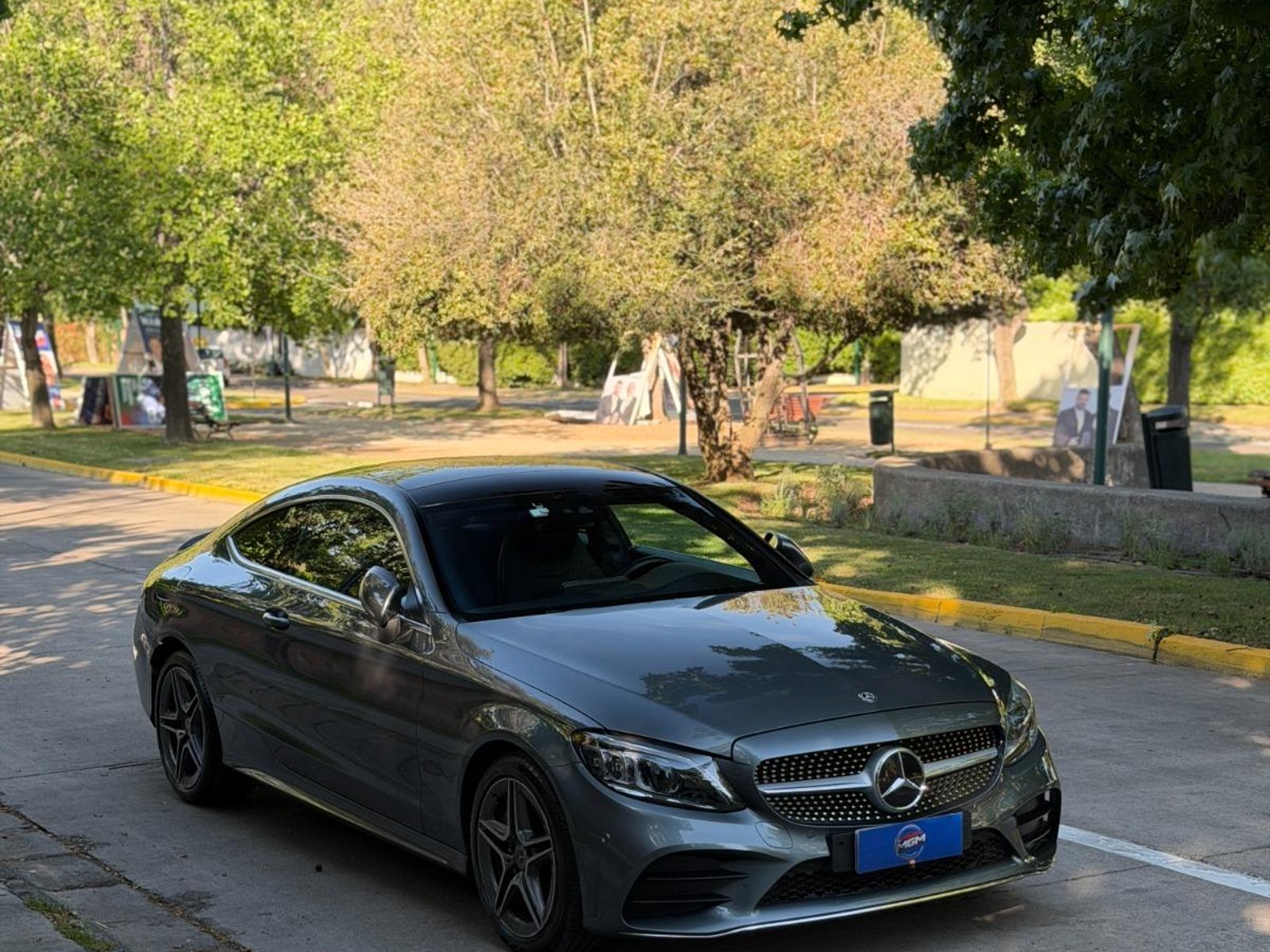 Mercedes-Benz C300 COUPE ; ;• ; ;Patente 7 ; ;• ; ;GRIS 2019 - Foto 4 de 10