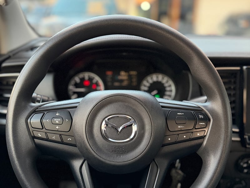 Mazda BT-50 3.0 4X4 ; ;• ; ;Patente 3 ; ;• ; ;GRIS 2023 - Imagen 7 de 10