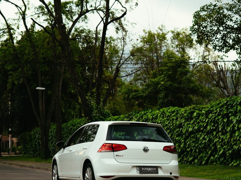 Volkswagen GOLF 1.6 HB AT ¡Recién Llegado! ; ;• ; ; ; ;• ; ;Patente 4 ; ;• ; ;BLANCO 2017 - Imagen 8 de 10