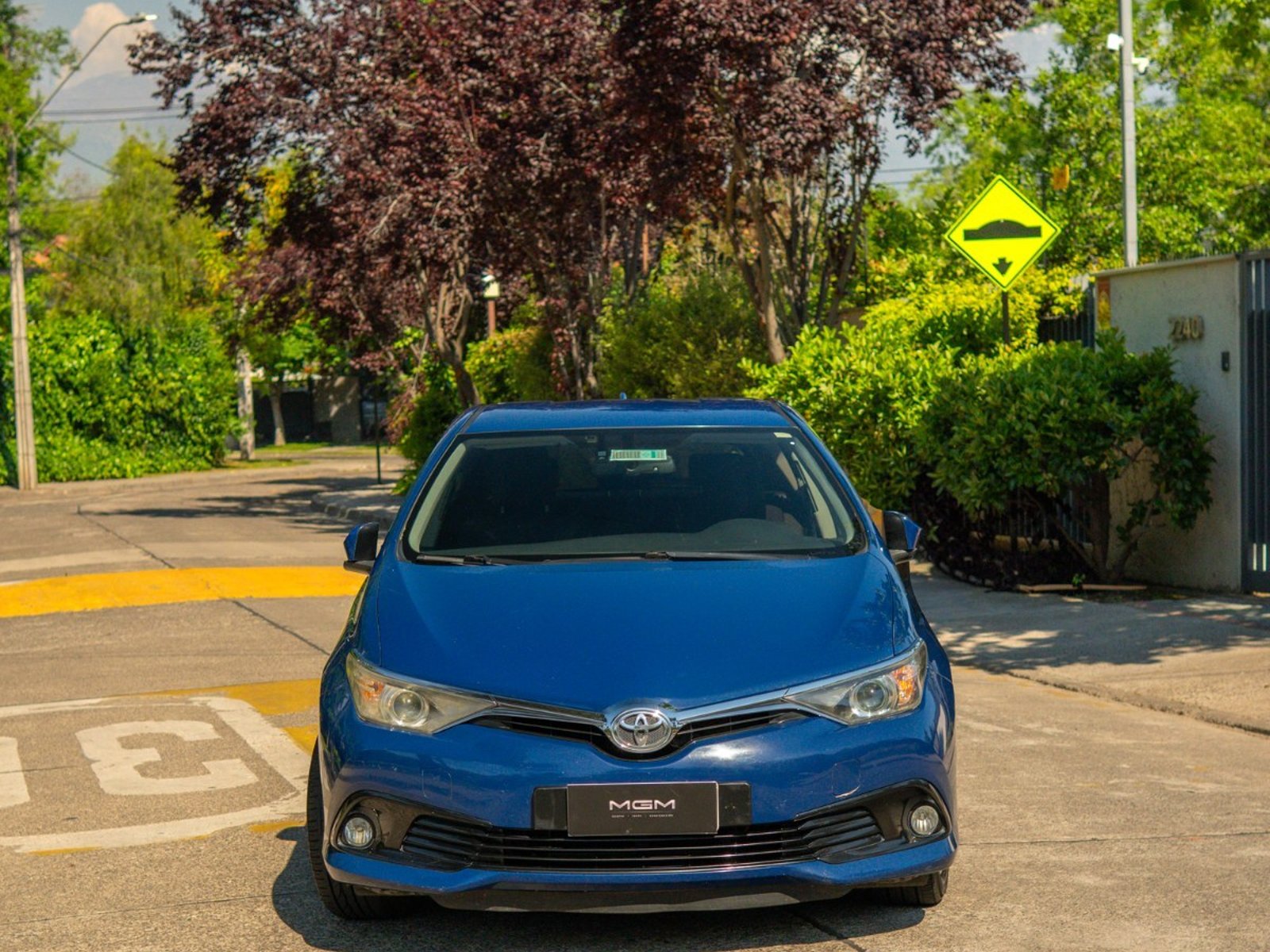 Toyota AURIS LEI 1.6 ¡Recién Llegado! ; ;• ; ; ; ;• ; ;Patente 3 ; ;• ; ;AZUL 2019 - Foto 2 de 10