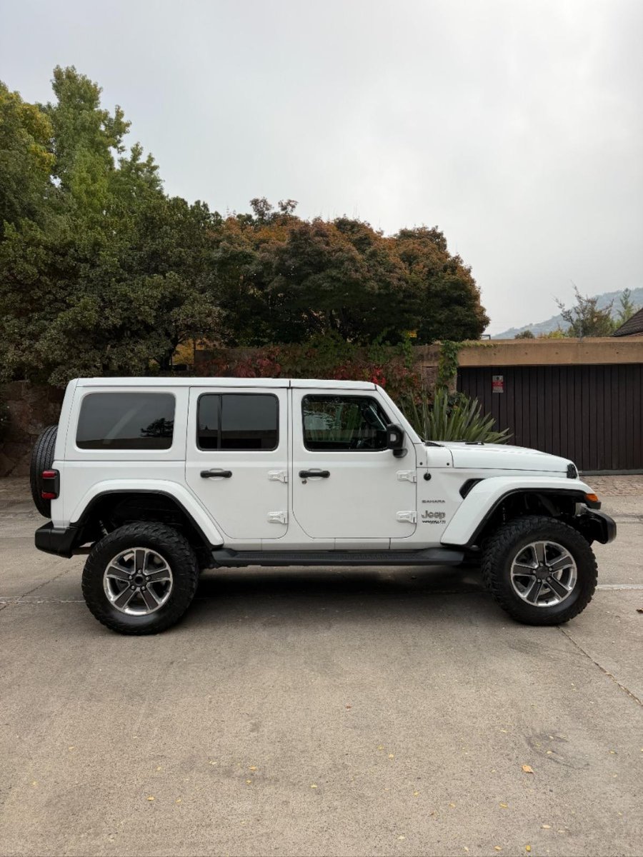 JEEP WRANGLER 3.6 UNLIMITED SAHARA 2019 - Imagen 4 de 9
