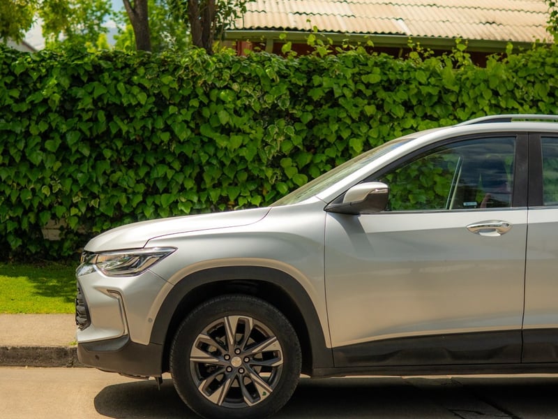 Chevrolet TRACKER 1.2T PREMIER ¡Recién Llegado! ; ;• ; ; ; ;• ; ;Patente 0 ; ;• ; ;GRIS 2022 - Imagen 8 de 10