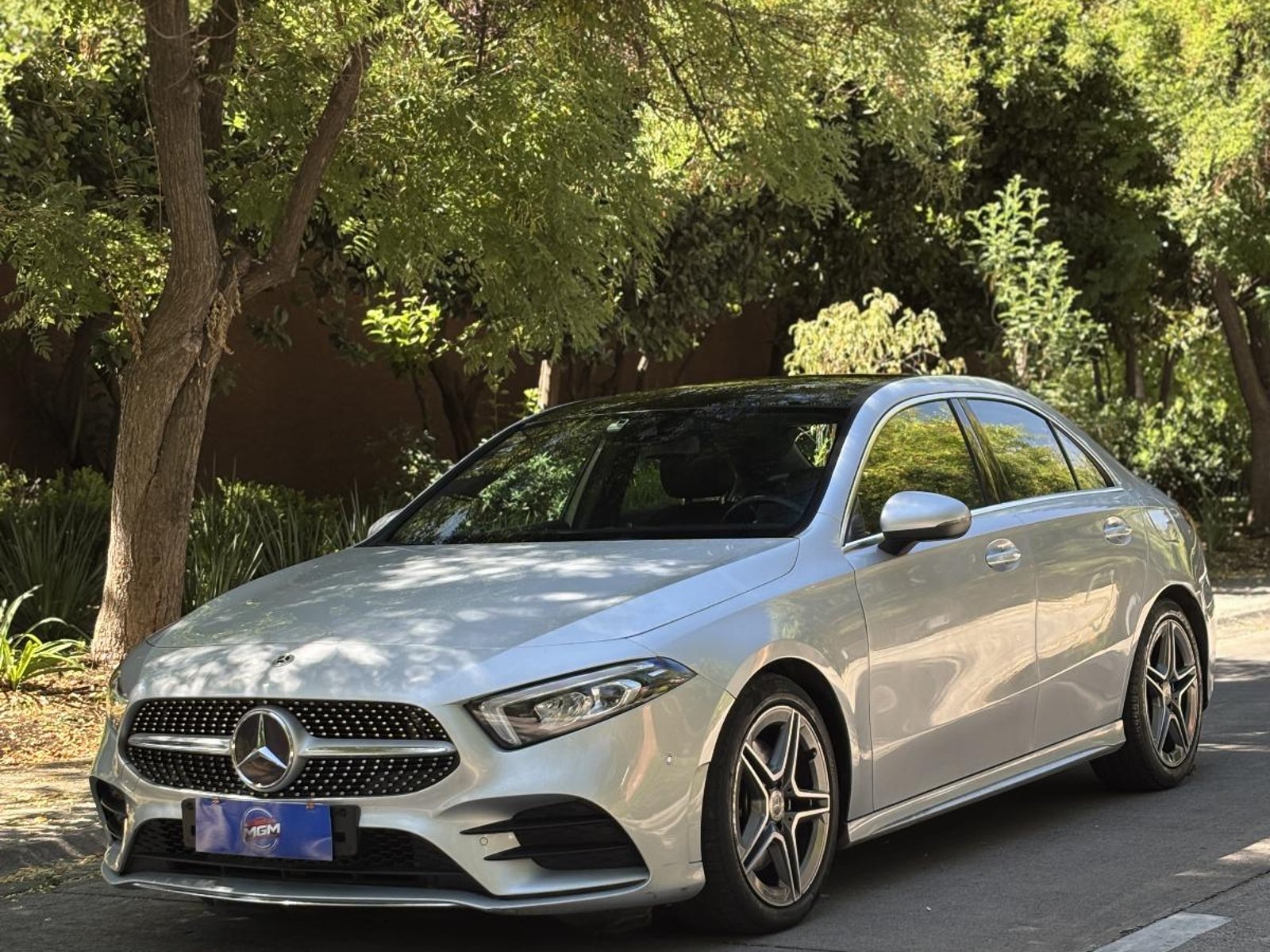 Mercedes-Benz A250 SEDÁN ; ;• ; ;GRIS 2022 - Foto 3 de 10