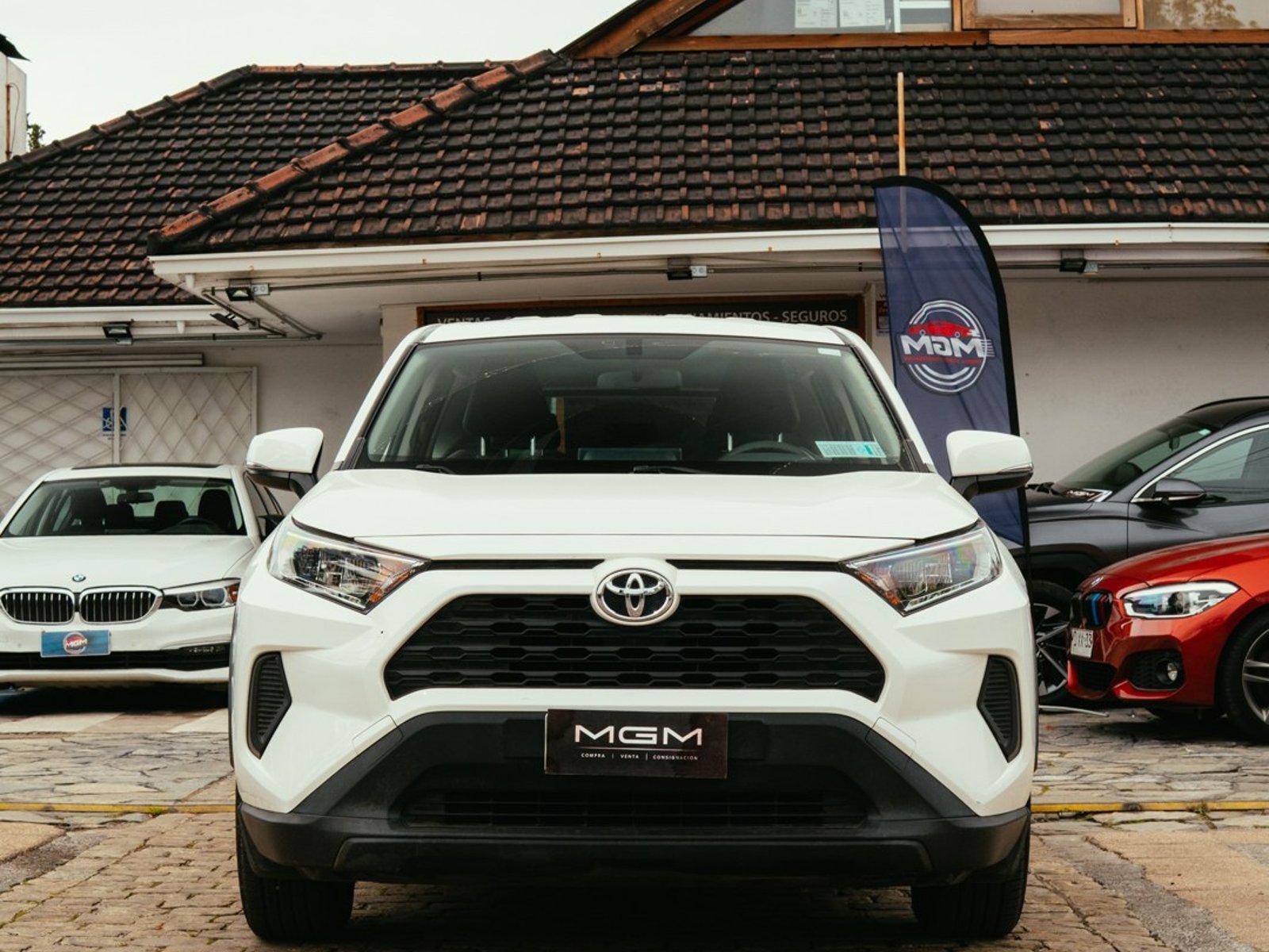 Toyota RAV 4 2.0 LE 4X2 CVT AT ¡Recién Llegado! ; ;• ; ; ; ;• ; ;Patente 5 ; ;• ; ;BLANCO 2020 - Foto 2 de 10