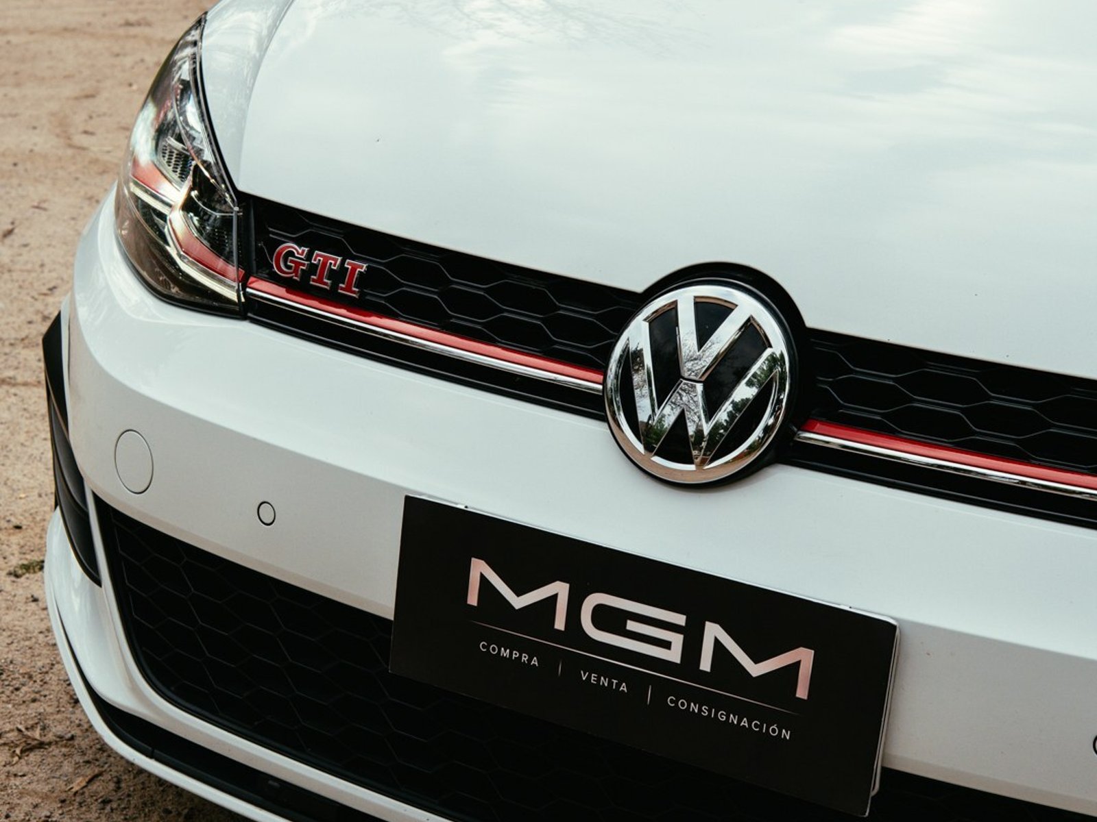 Volkswagen GOLF 2.0 TSI GTI ¡Recién Llegado! ; ;• ; ; ; ;• ; ;Patente 9 ; ;• ; ;BLANCO 2020 - Foto 3 de 10