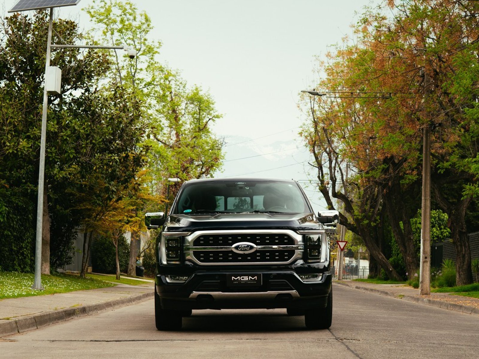 Ford F-150 PLATINUM 3.5 ECOBOOST ¡Recién Llegado! ; ;• ; ; ; ;• ; ;Patente 8 ; ;• ; ;AZUL 2023 - Foto 2 de 10
