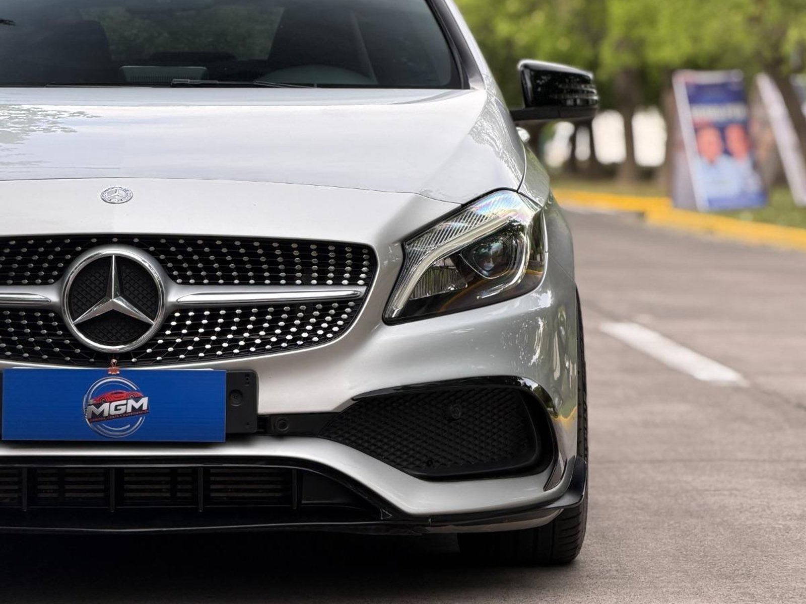 Mercedes-Benz A200 ; ;• ; ;Patente 4 ; ;• ; ;PLATEADO 2017 - Foto 3 de 10