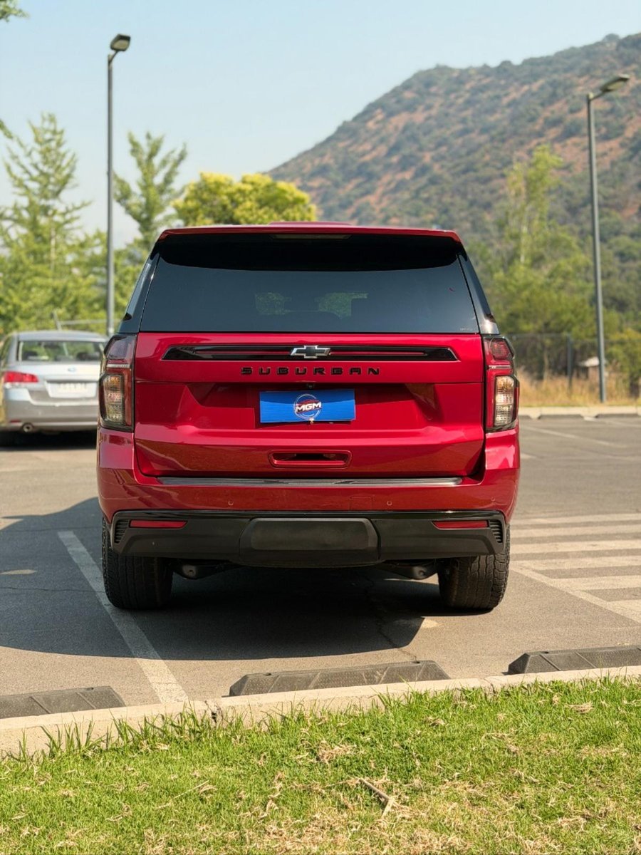 CHEVROLET SUBURBAN Z71 2023 - Imagen 6 de 9