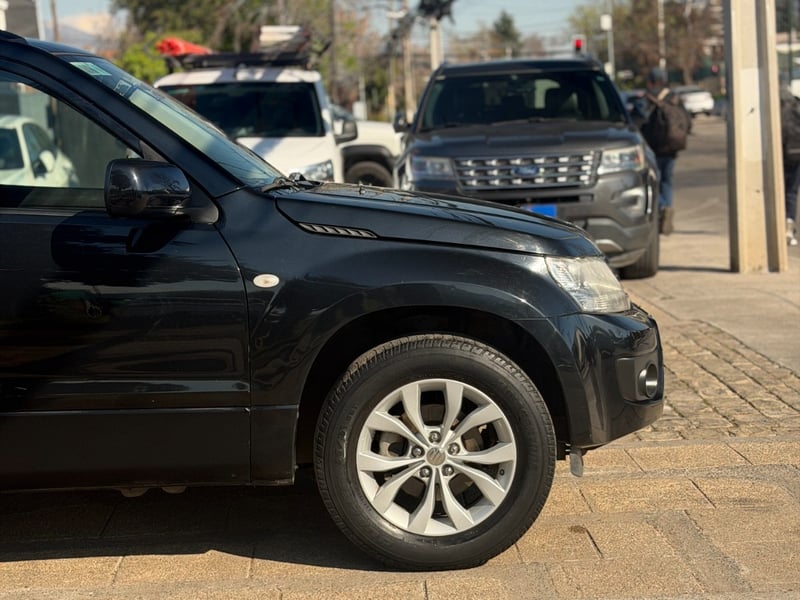 Suzuki GRAND NOMADE GLX 2.4 Patente 7 ; ;• ; ;NEGRO 2017 - Imagen 6 de 10