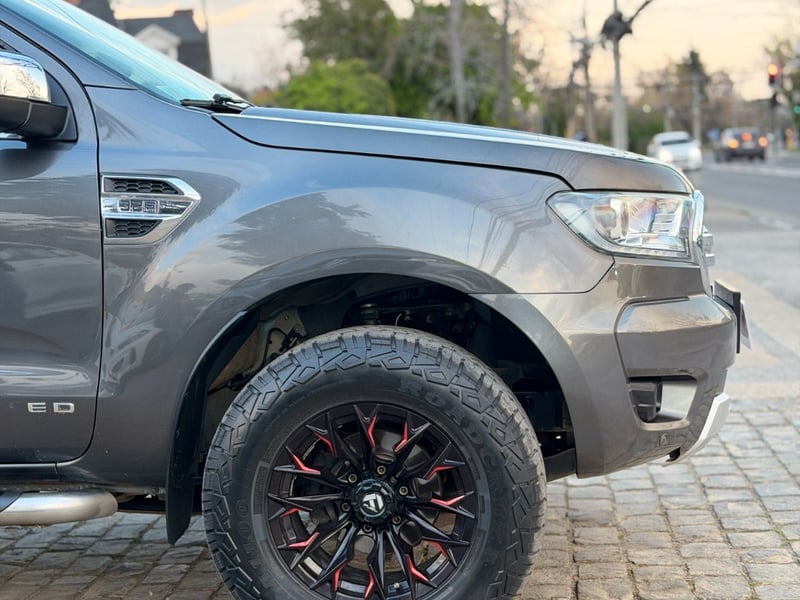 Ford RANGER LIMITED 3.2 4X4 ; ;• ; ; ; ;• ; ;Patente 6 ; ;• ; ;GRIS 2022 - Imagen 7 de 10