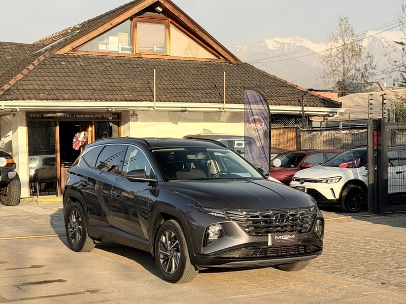 Hyundai TUCSON 2.0 NX4 VALUE 2WD AT ¡Recién Llegado! ; ;• ; ; ; ;• ; ;Patente 4 ; ;• ; ;GRIS 2024 - Imagen 4 de 10