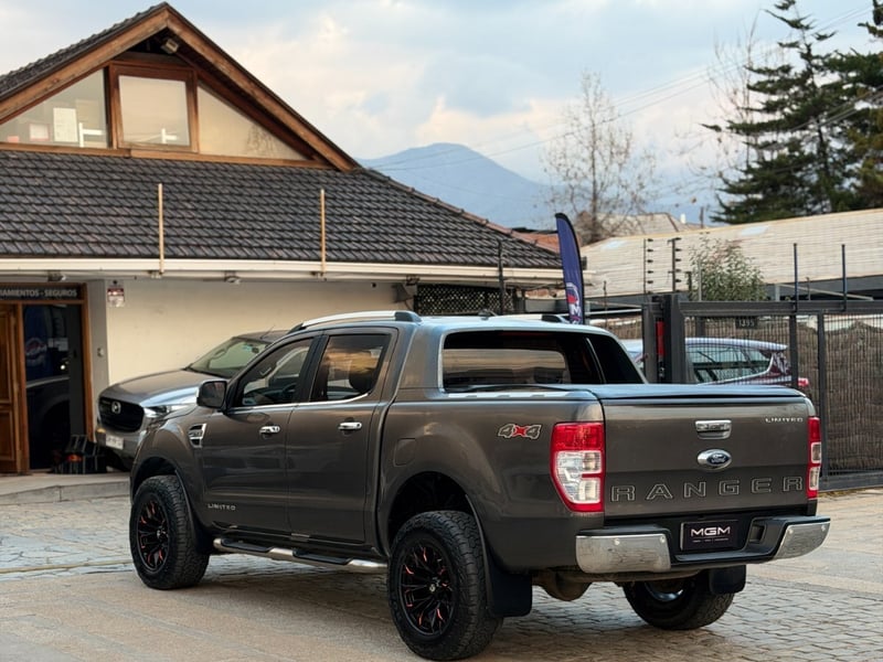 Ford RANGER LIMITED 3.2 4X4 ; ;• ; ; ; ;• ; ;Patente 6 ; ;• ; ;GRIS 2022 - Imagen 9 de 10