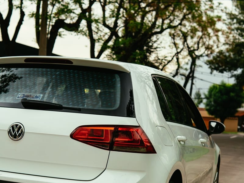 Volkswagen GOLF 1.6 HB AT ¡Recién Llegado! ; ;• ; ; ; ;• ; ;Patente 4 ; ;• ; ;BLANCO 2017 - Imagen 9 de 10